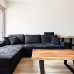 Modern Apartment near PwC&Deloitte&Cloche d’Or Mall
