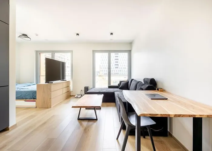 Modern Apartment near PwC&Deloitte&Cloche d’Or Mall