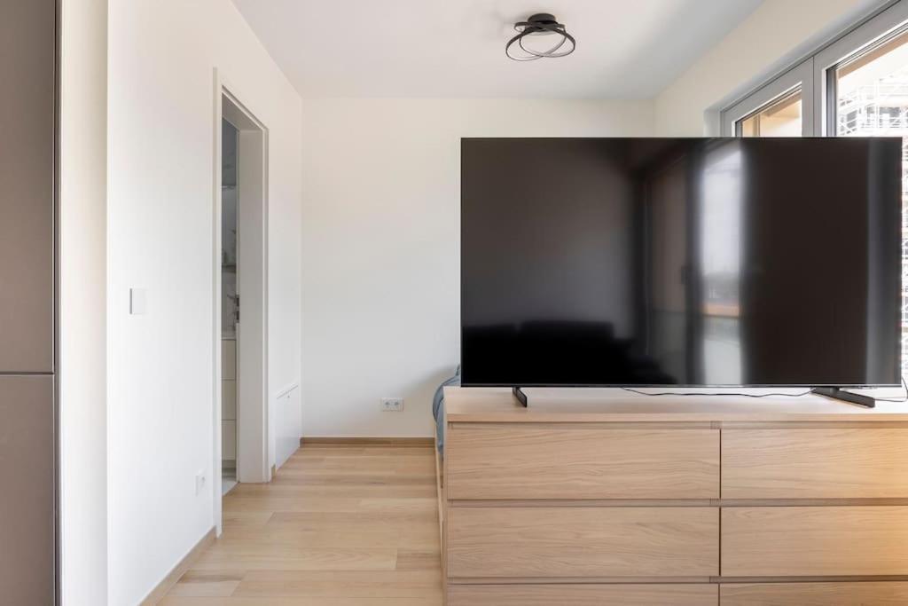 Appartamento Modern Near Pwc & Deloitte & Cloche D'or Mall *