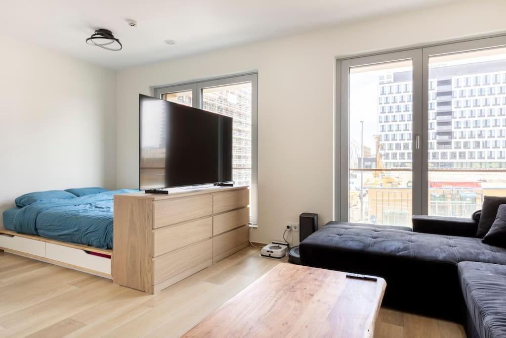 Modern Near Pwc&deloitte&cloche D’or Mall *