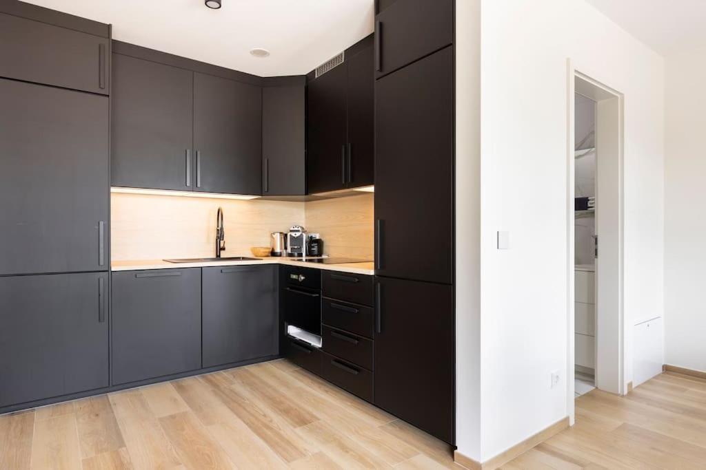 Appartamento Modern Near Pwc & Deloitte & Cloche D'or Mall