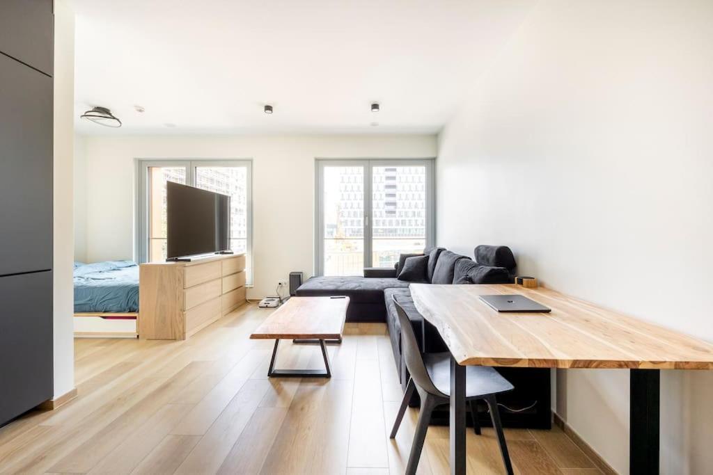 Modern Near Pwc & Deloitte & Cloche D'or Mall Appartamento